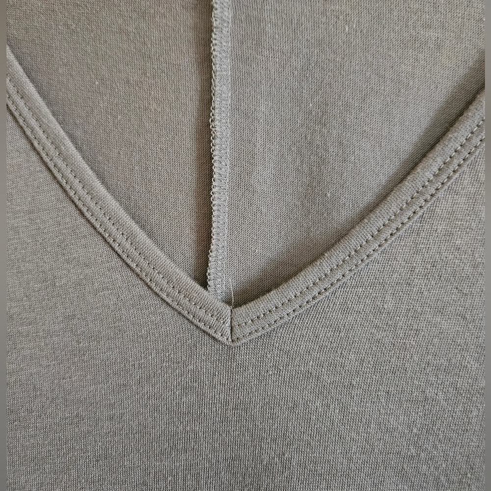 Victoria Secret V-Neck Color Block Top - Picture 3 of 8